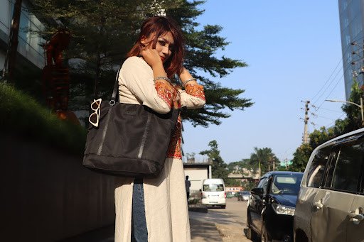 Vindeshi Classic Tote Bag - Black